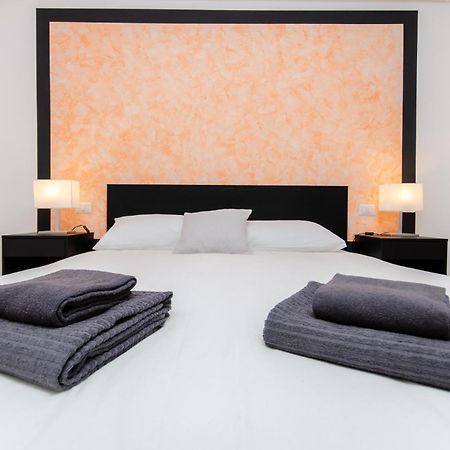 Orange Room Milano Esterno foto